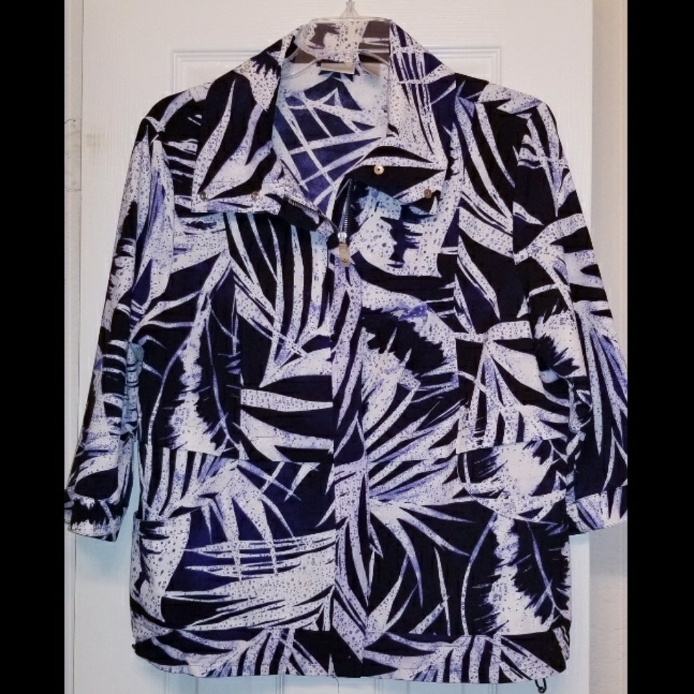 Chico's Zenergy Blue and White Zipper Top, Sz XL